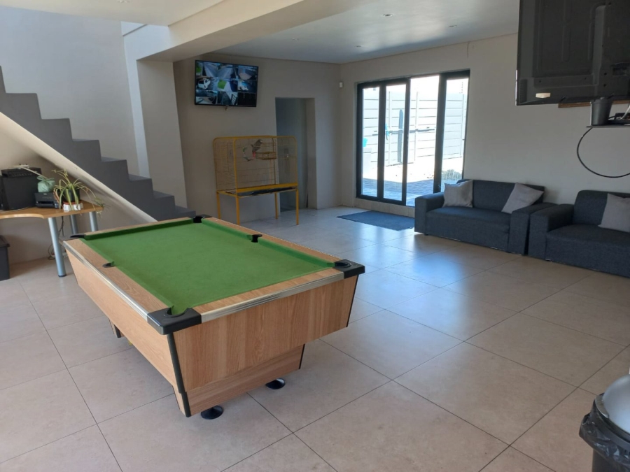 5 Bedroom Property for Sale in Zeekoevlei Western Cape